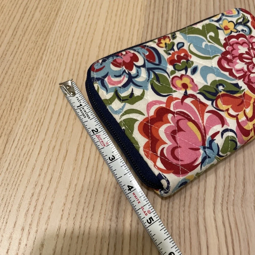 Women's Vera Bradley Credit Card Holder Wallet Floral Print Multicolor 8x4.5 - Picture 2 of 6